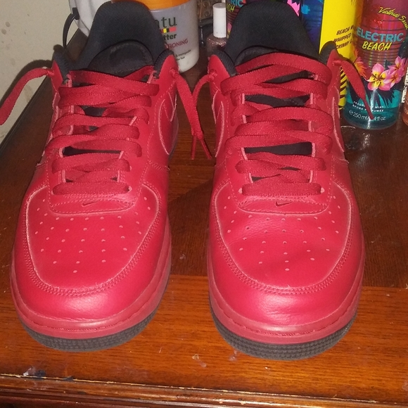 Red Nikes - Picture 5 of 5